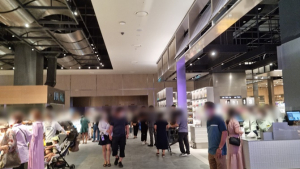 개점 전부터 늘어선 줄…롯데百에 동탄맘 몰렸다 [가봤더니]