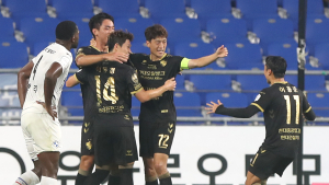 ‘빛난 이청용 멀티골’ 울산, 수원에 3-1 역전승