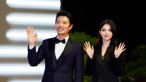 [2021 BIFF] 박희순-한소희 '매력적인 커플'
