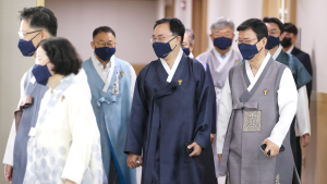 한복 입고 회의 참석하는 국무위원들