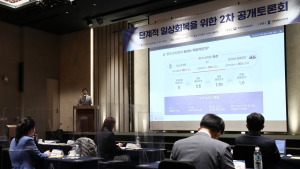 “‘단계적 일상회복’ 불가피… 점진적 접근으로 유행곡선 평탄화 필요”