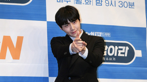 김선호 소속사 “배우 요청으로 지난해 3년 재계약”