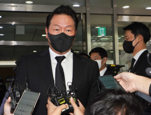 故 노태우 전 대통령 빈소찾은 최태원 회장