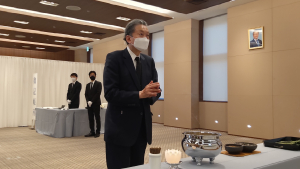 하토야마, 노태우 전 대통령 분향소 방문