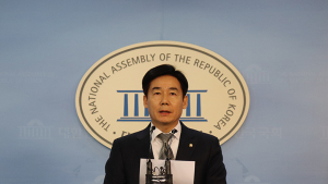이용호 의원 “민주당 복당 신청 철회… 당 거취 문제 원점에서 숙고”