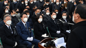 김영삼 전 대통령 추도식... 한자리에 모인 여야 대선 후보들
