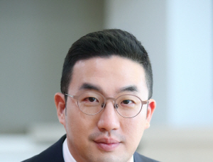 구광모, 조용한 혁신···급진적 인사 대신 안정