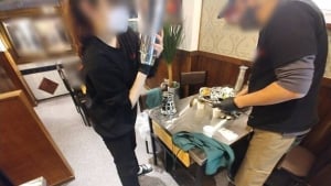 '방역 패스 확대' 부담 떠안은 자영업자…