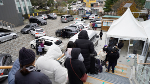 코로나 검사 매일 35~40만건… “계속 무료로 진행하겠다”