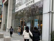 ‘백신 설득’ 실패한 교육부<br>학생·학부모 반발 여전