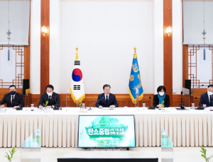 文 대통령 “탄소중립 부담 정부가 나누겠다”...재계도 '탄소중립' 공감
