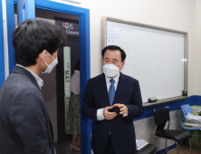 김지철 충남교육감, 학원 현장 찾아 코로나19 방역 점검