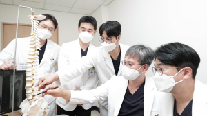경희대병원 연구진, ‘성인 척추변형’ 혁신적인 치료기준 발표 