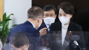 유은혜, 국립대병원장들 만나 코로나 병상확보 논의