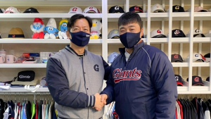 ‘마지막 FA’ 정훈, 롯데 잔류…3년 총액 18억원 계약
