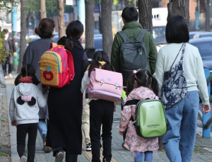 오미크론에도 “학교 간다”… 때아닌 ‘책가방 특수’
