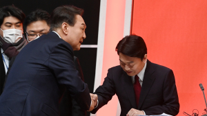 오랜만에 미소 찾은 안철수