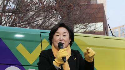 천안 찾은 심상정…“李·尹 보수 경쟁, 국민들 과감하게 결단해야”