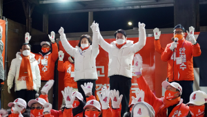 '깨끗한' 안철수,  MZ세대 찾아 해운대 유세 