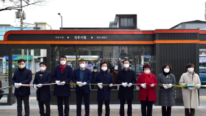 진주시 전역 스마트 버스정류장·스마트 폴 본격서비스 시작 [진주소식]