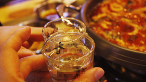 술 권하는 드라마·예능·인터넷 술방, 성인 음주 늘린다