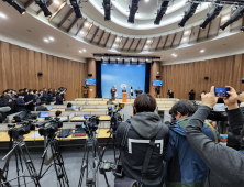 “더 좋은 정권교체 뜻 모아”… 윤석열·안철수 단일화 선언