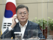 문 대통령, 우크라이나 대통령과 통화…“한국이 함께 하겠다”
