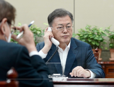 文, 尹에 “허심탄회한 대화” 제안… 참모진 ‘내부단속’도 