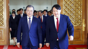 文 대통령·尹 당선인, 진통 끝에 첫 회동