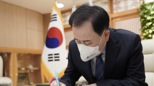 김지철 충남교육감, 2027 하계U대회 충청권 공동유치 기원 서명운동 동참