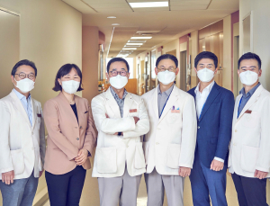 시몬스 침대, 삼성서울병원에 소아암 치료비 3억 기부