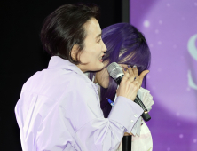 이수영, 13년 만에 앨범 발매... 감격의 눈물