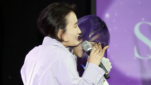 이수영, 13년 만에 앨범 발매... 감격의 눈물