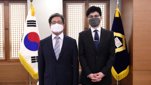김명수 대법원장 찾은 한동훈 장관