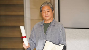 “연기상 원했는데 엉뚱한 상을” 웃음 자아낸 박찬욱 입국 소감