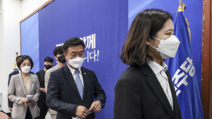 광주서 ‘역대급 무관심’… ‘민주당 탄핵’까지 거론