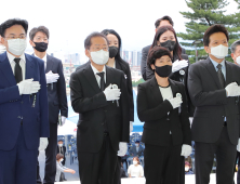 홍준표 당선인, 시장직인수위원과 충혼탑 참배 [포토뉴스]