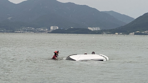 사천시 서포면 월등도 해상 차량 추락....인명피해 없어