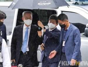 구속 면한 백운규...法, 혐의는 대부분 인정