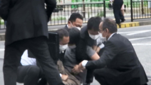 저지선 뚫은 아베 총격범…“경호 문제, 부인할 수 없어”