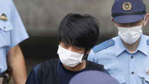 日총격범 “아베 연관된 종교 빠진 母 파산”…통일교 “과거 신자” 