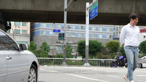 우회전 시 '일단 멈춤' 오늘부터 시행