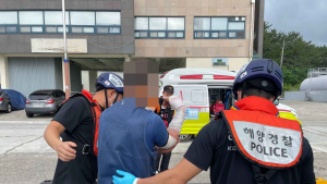 사량도 예초작업 중 사고 발생...해경 긴급 이송