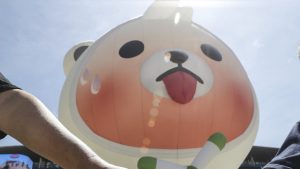 북극곰이 너무 더워서 '열받곰' 