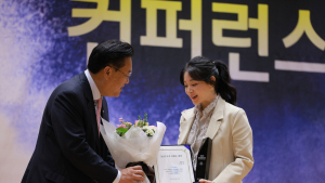 이영애, 국가브랜드 한류공로상 수상