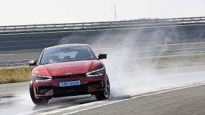“잘 길들여진 맹수” 시속 200㎞ ‘쌩쌩’ 기아 EV6GT[