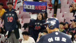 롯데 팬들이 전하는 ‘나의 영웅’ 이대호