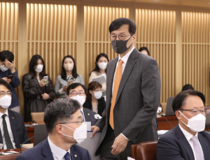 한은, 사상 첫 ‘더블 빅스텝’…기준금리 3.00% 시대 왔다