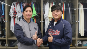 ‘안경 에이스’ 박세웅, 비 FA 계약으로 롯데랑 5년 더!