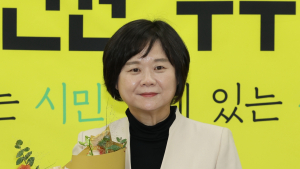 이정미, 정의당 신임 당대표 선출…“소외된 시민 곁에 설 것”
